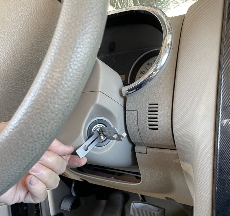 mobile locksmith cutting and programming replacement car key in Nevada driveway